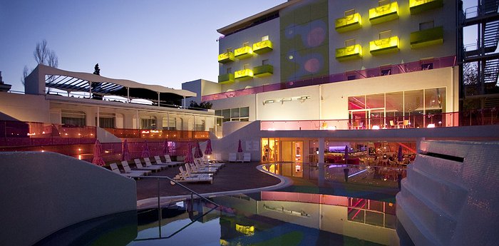 Hotel Semiramis - Colorful Design Explosion