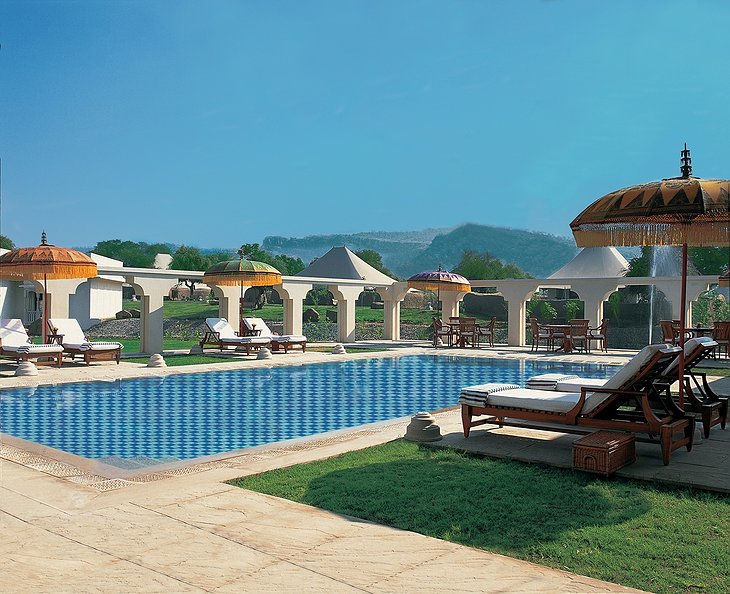 The Oberoi Vanyavilas pool