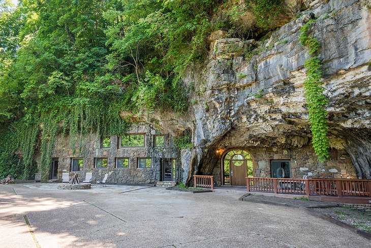 Beckham Creek Cave Lodge