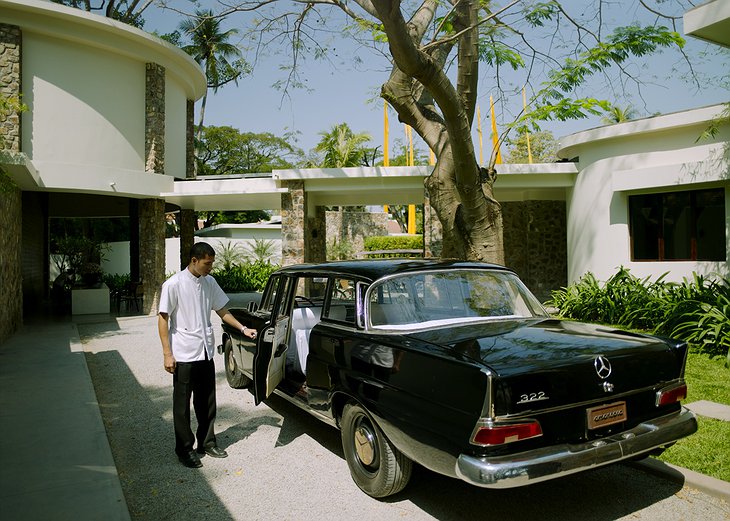 Amansara Siem Reap vintage Mercedes chauffeur car