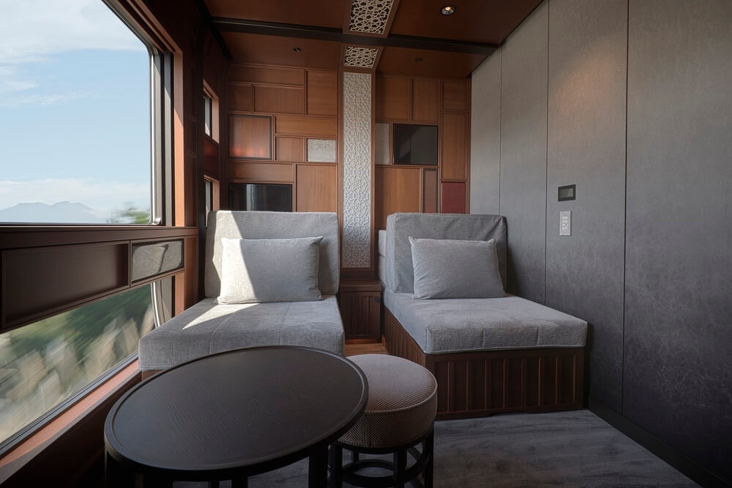 Японские св. Suite Shiki-Shima. Поезд Eastern & oriental Express. «Train Suite Shiki-Shima» поезд. Вагон купе сьют.