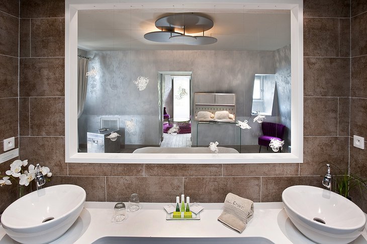 Château d'Orfeuillette mirror