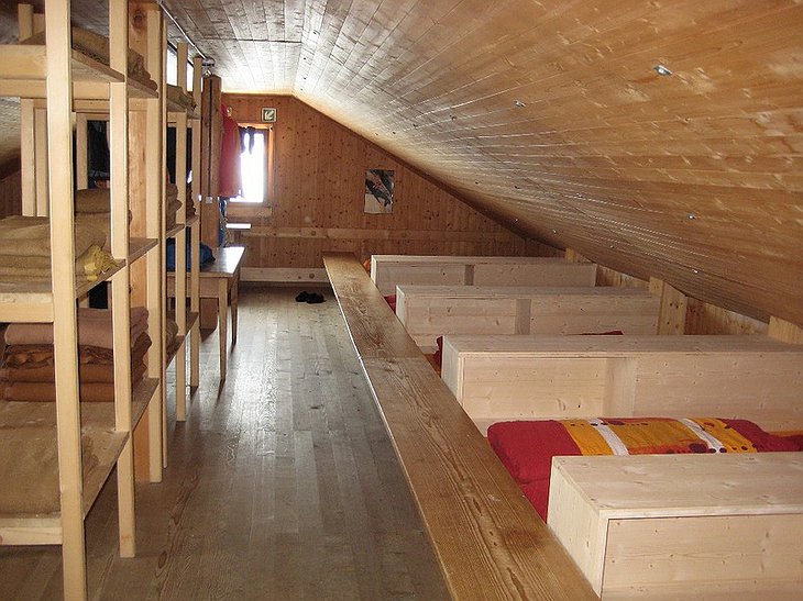 Hollandia Hütte dormitory