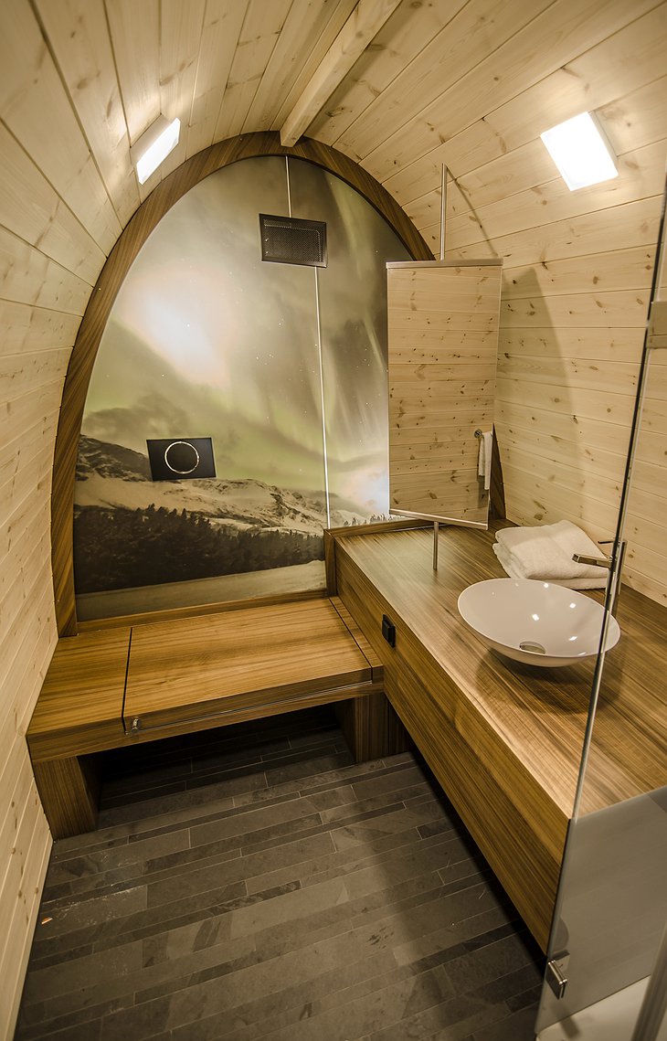 Gamme wooden cabin bathroom