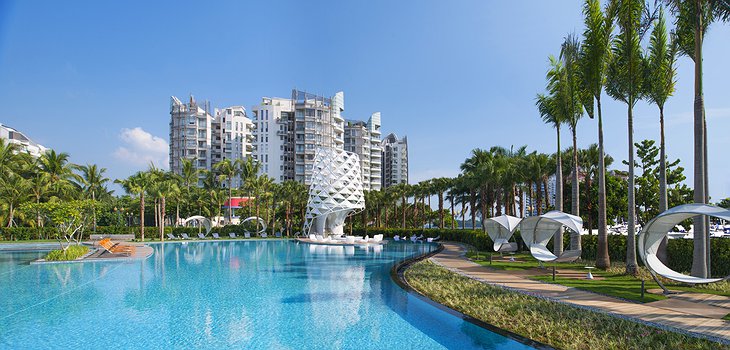 W Singapore hotel swimming pool