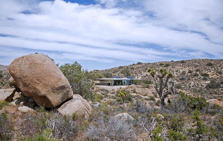 Off-grid itHouse in the desert