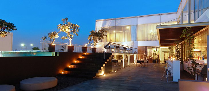 Rooftop bar and swimming pool