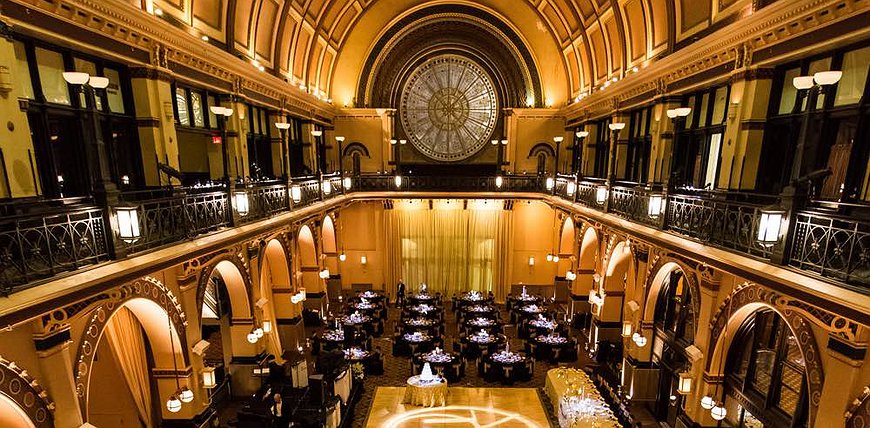Crowne Plaza Hotel Indianapolis Downtown - Historic Union Station Hotel With Train Car Rooms