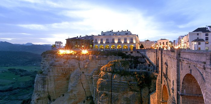 Hotel Parador De Ronda - Perched On A Cliff