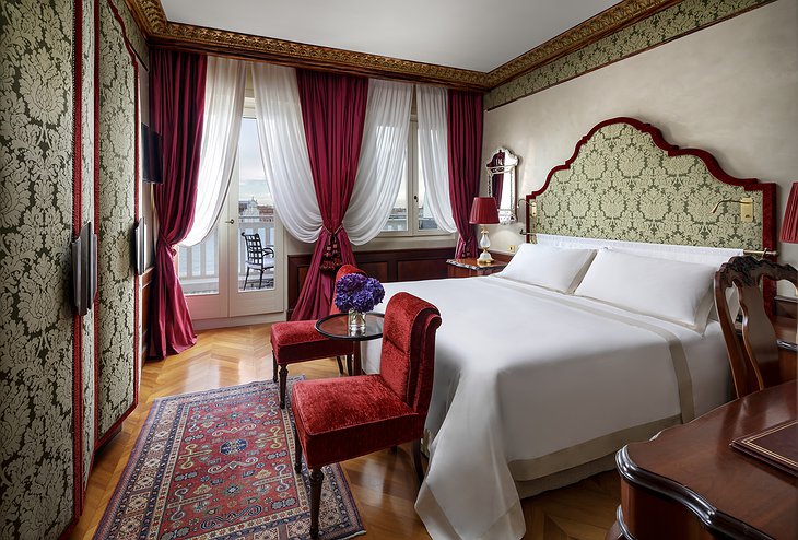 Hotel Danieli Luxury Lagoon View Room With Furnished Balcony