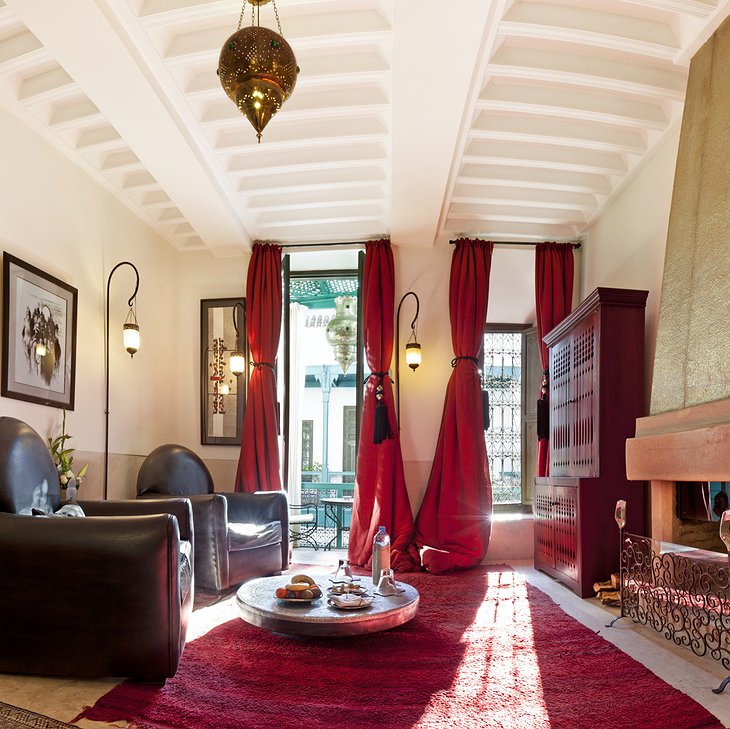 Riad Farnatchi suite 8 sitting room