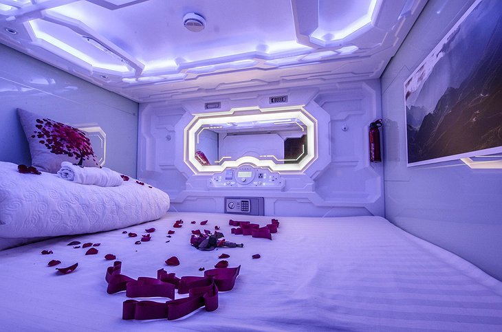 Pengheng Space Capsules Hotel double bed capsule