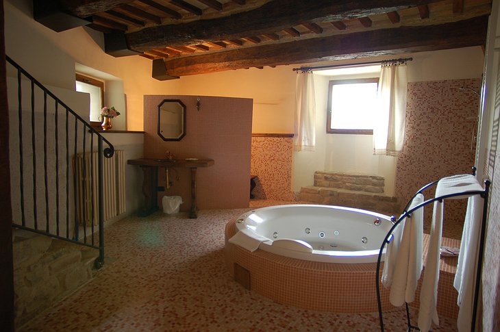Castello di Petroia bathroom