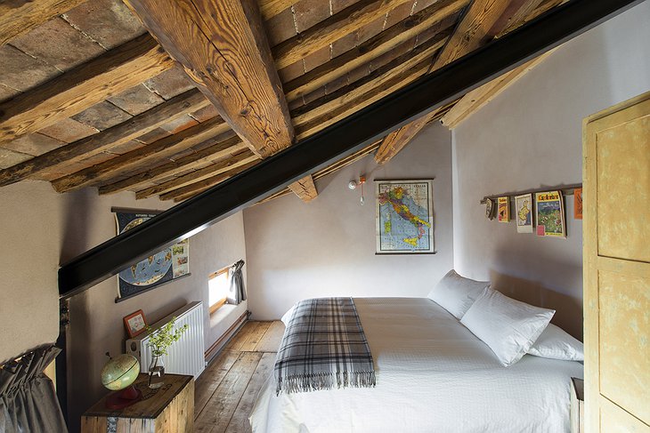 La Scuola Guesthouse attic room