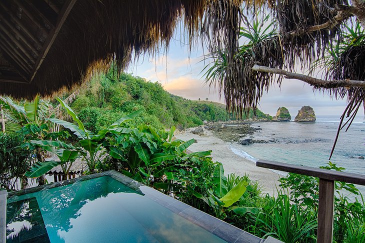 Beach bungalow pool