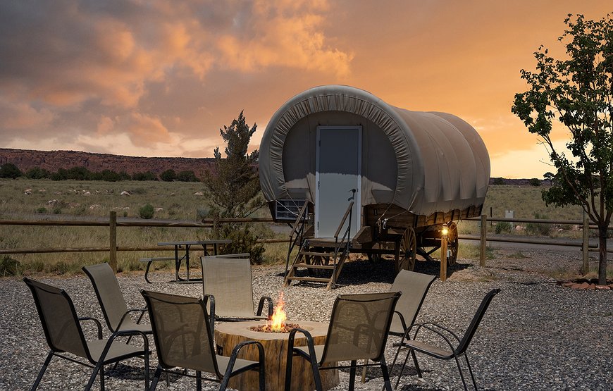 Broken Spur Inn - Wagons, Steaks And Red Rock Views In Torrey, Utah