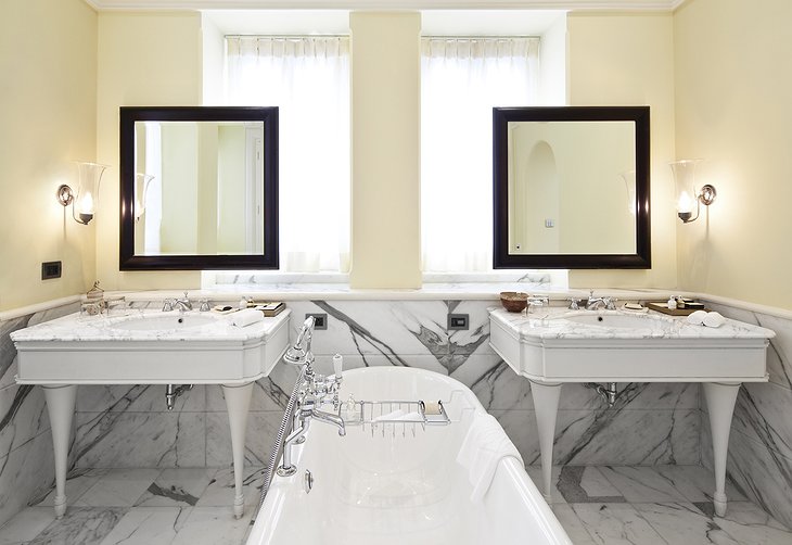 The Taj Mahal Palace Hotel Executive Suite Bathroom