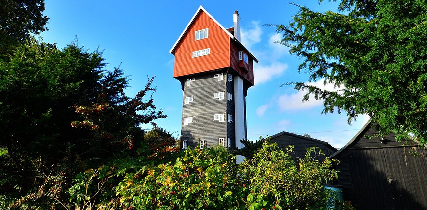 House In The Clouds - Sky High Water Tower