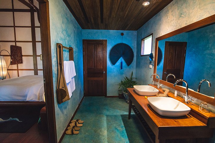 Muang La Lodge Bathroom