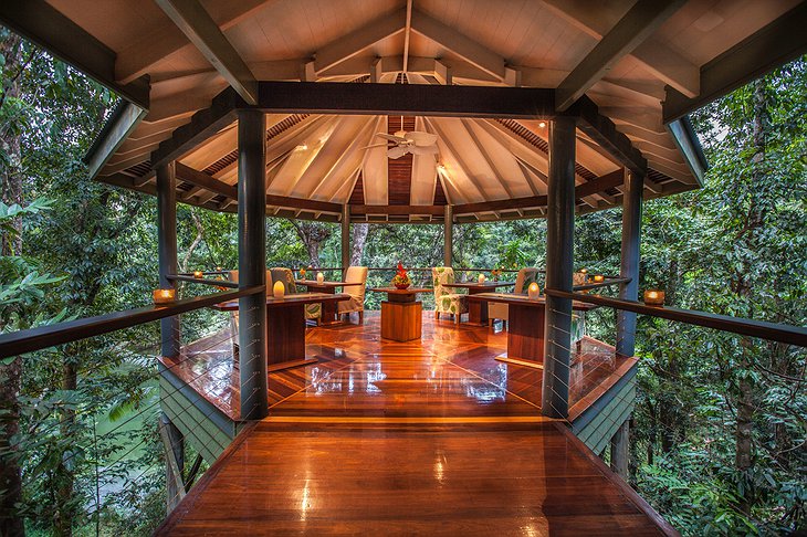 Silky Oaks Lodge Jungle Perch dining