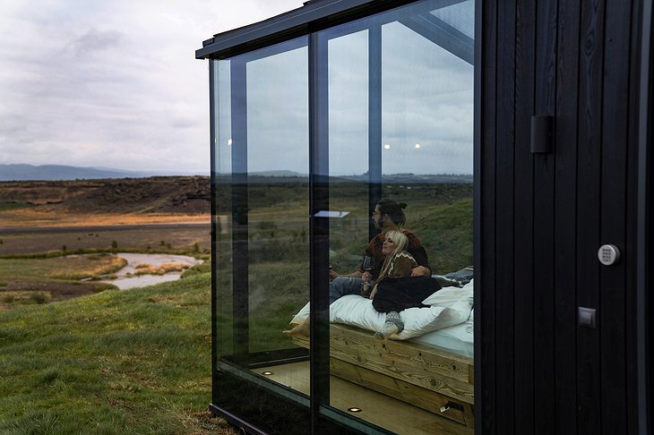 Panorama Glass Lodge Glass Bedroom Couple Exterior