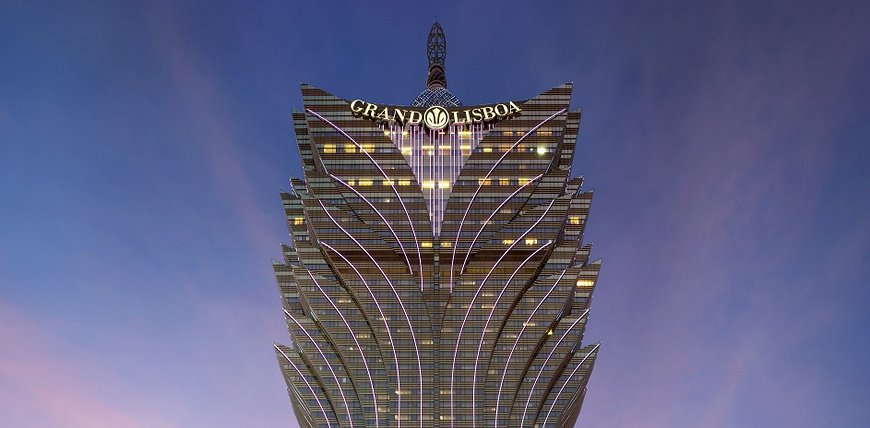 Grand Lisboa Macau - Ultramodern Gold Tower & Unseen Luxury