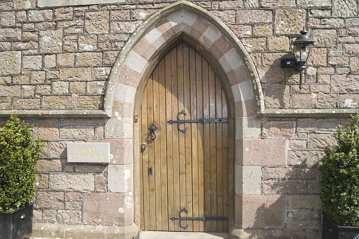 Capel Pentwyn rock entrance