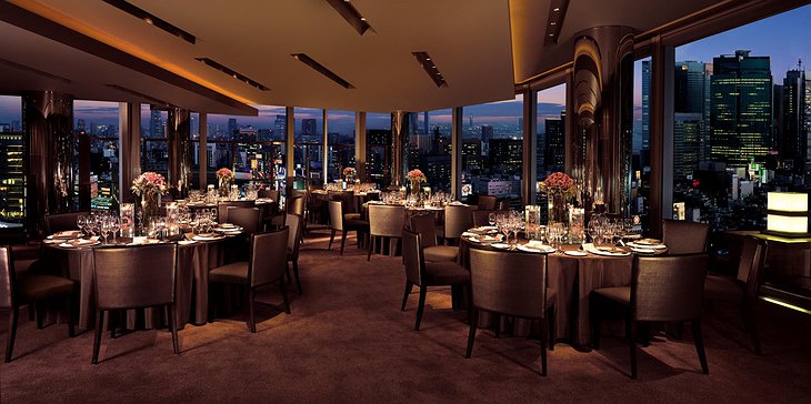 Peninsula Hotel Tokyo restaurant with view on Tokyo