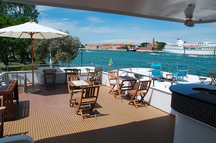 Sarah Cruise Venezia main deck