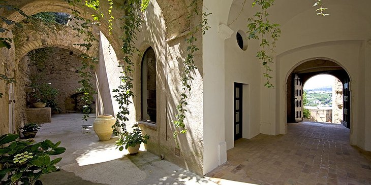 Albergo Il Monastero walkways