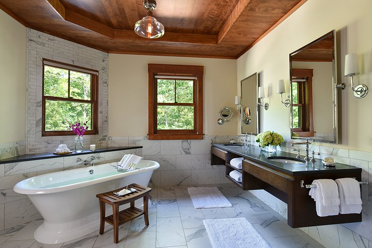 Mohonk Grove Lodge Bathroom