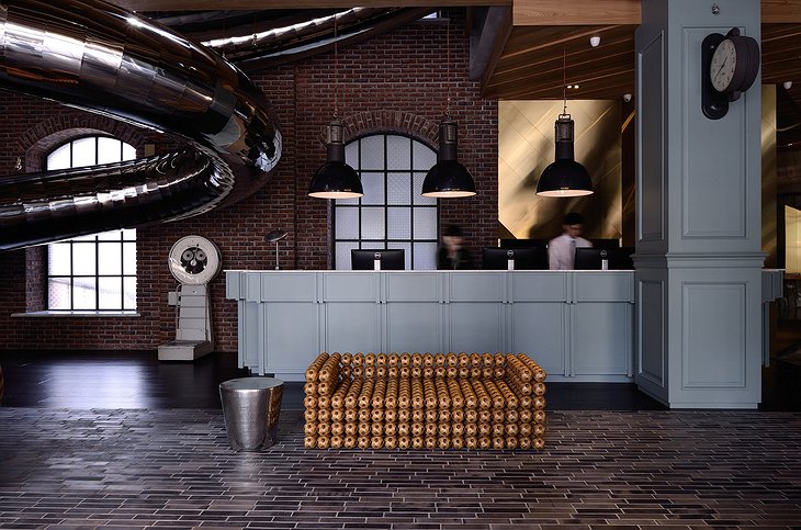 Reddot Hotel Reception