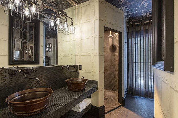 Mansion Guestrooms - Beautiful Blacksmith Bathroom