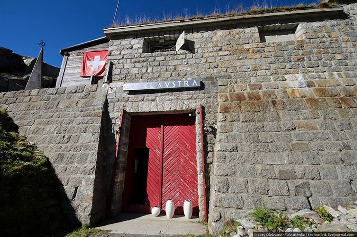 Hotel La Claustra main gate entrance