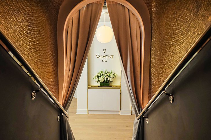The Carlyle, A Rosewood Hotel Valmont Spa