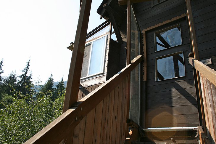 Cedar Creek Treehouse entrance