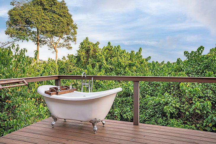 Lemala Wildwaters Lodge Self-Standing Open-Air Bathtub