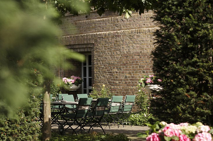 Hotel im Wasserturm romantic garden