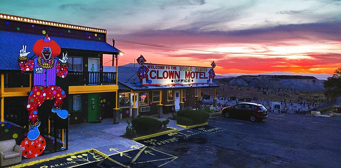 The Clown Motel - USA's Most Terrifying Accommodation