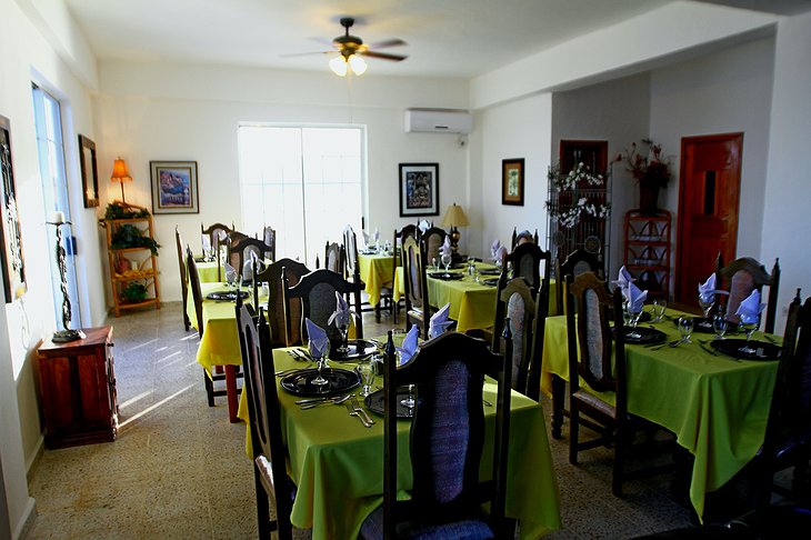 Villa on Dunbar Rock dining room