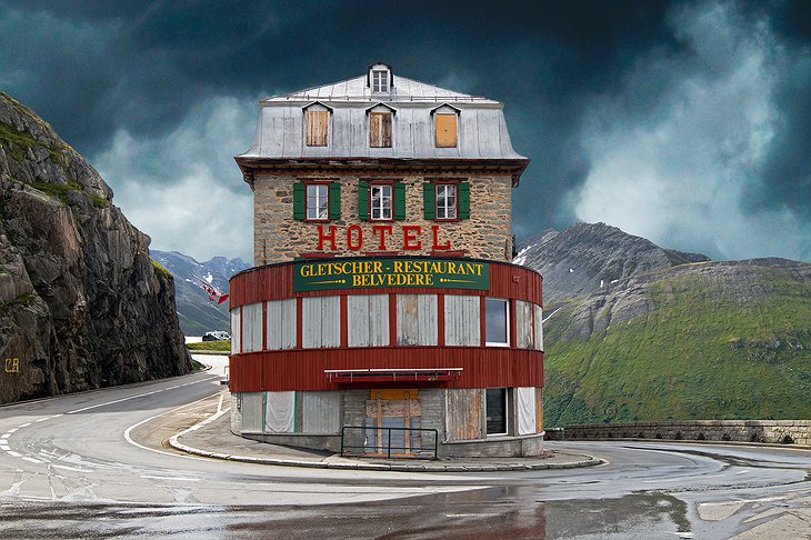 Boarded-up windows of the Hotel Gletscher Belvedere and its restaurant