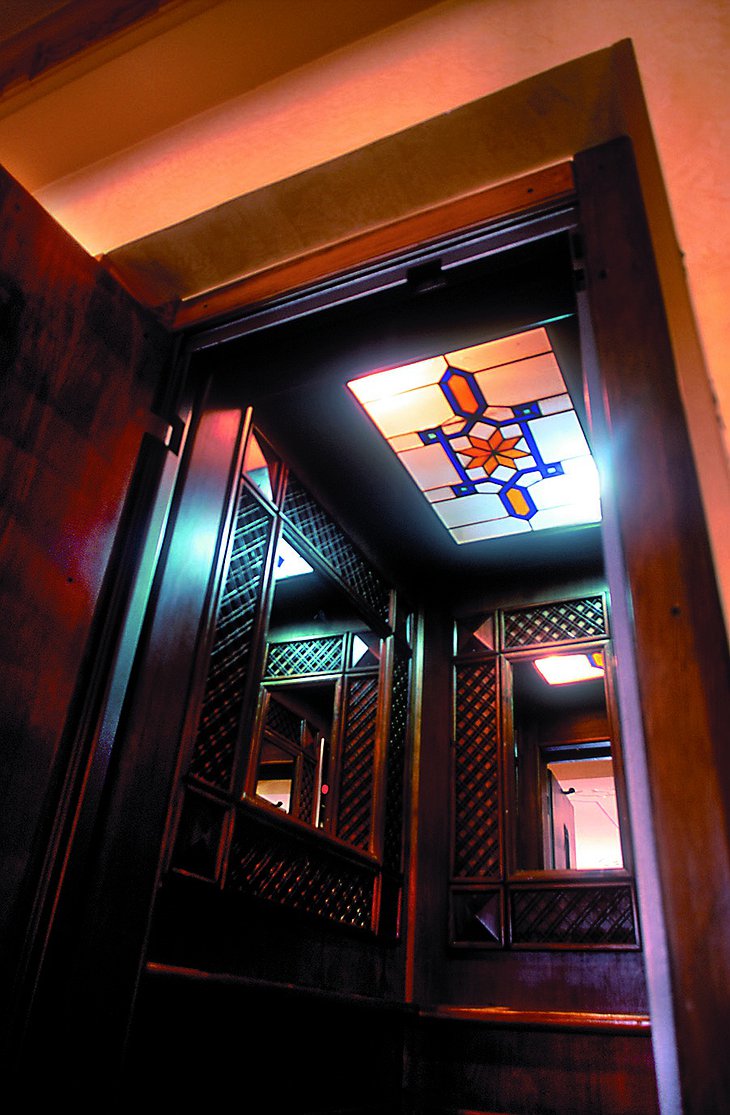 Dersaadet Hotel elevator