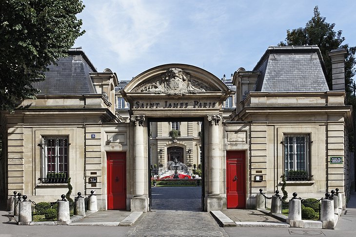 Saint James Paris main gate