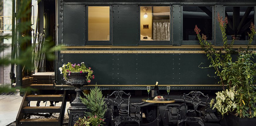 The Chalet - Train Station Hotel with Luxurious Pullman Carriages