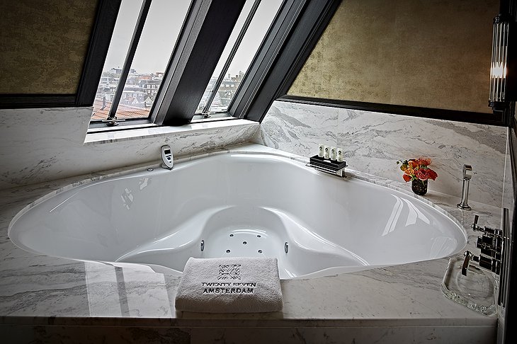 Hotel TwentySeven Rooftop Stage Suite Jacuzzi