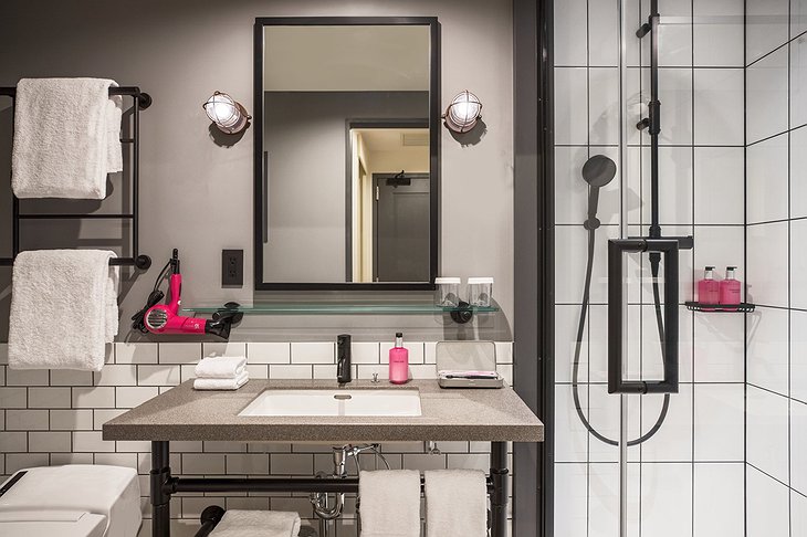 Moxy Osaka Honmachi Bathroom