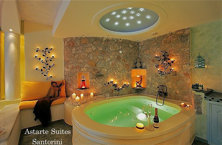 Honeymoon Suite Jacuzzi