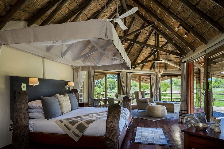 Ulusaba Safari Lodge living room with view on the Kruger Park