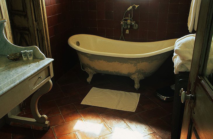 Vintage villa bathroom