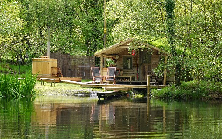 Cabin On The Lake With Green Roof